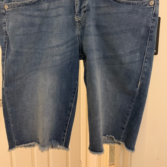 True Religion Ricky Flap Raw Edge Short - Picture 5 of 9